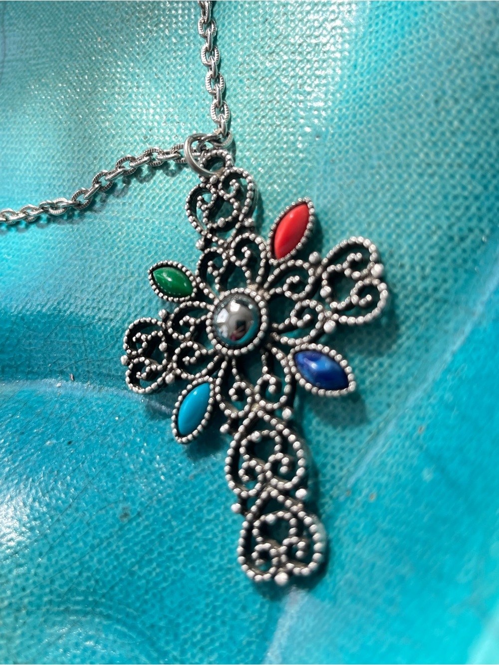 Vtg AVON Cross Pendant Necklace Silver Tone 22”